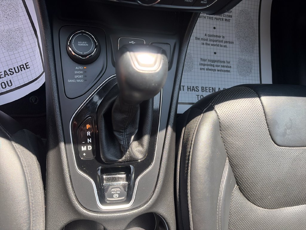 Used 2019 Jeep Cherokee Limited w/ Trailer Tow Group AWD/4WD image 23