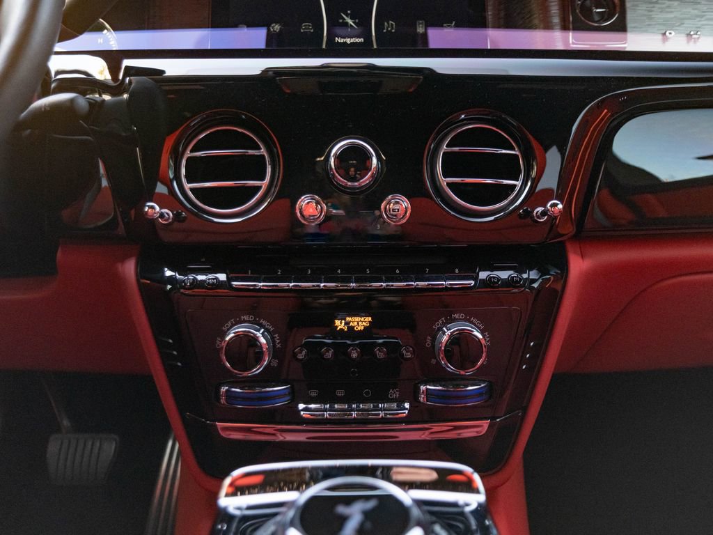 Used 2019 Rolls-Royce Phantom Sedan image 32