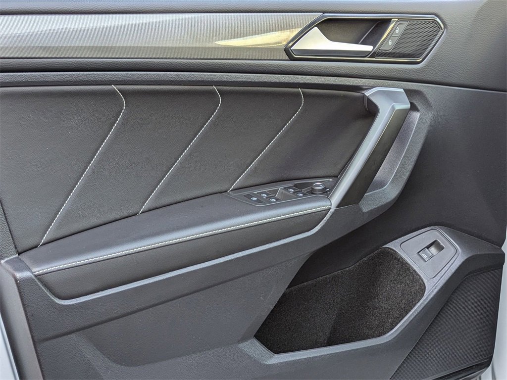 Used 2024 Volkswagen Tiguan SE image 11