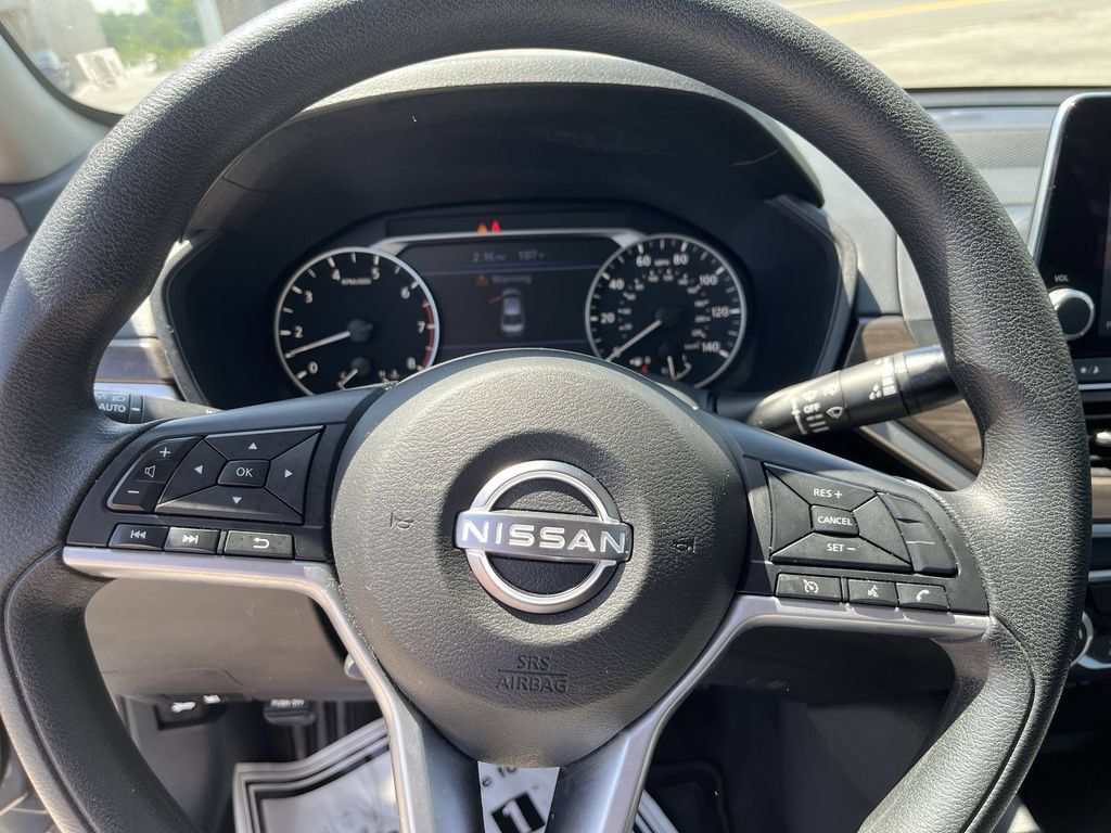 Used 2024 Nissan Altima 2.5 SV FWD image 14