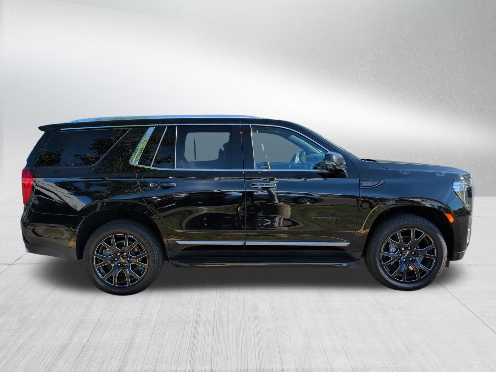 Used 2024 GMC Yukon Denali w/ Advanced Technology Package AWD/4WD image 8