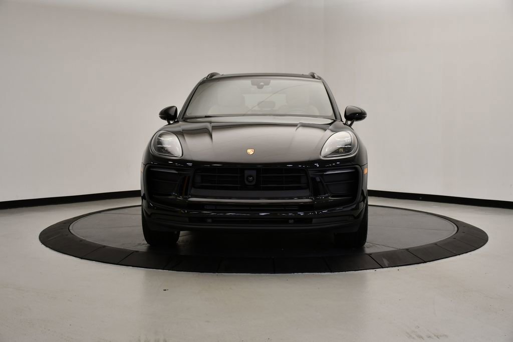 Certified 2025 Porsche Macan image 10