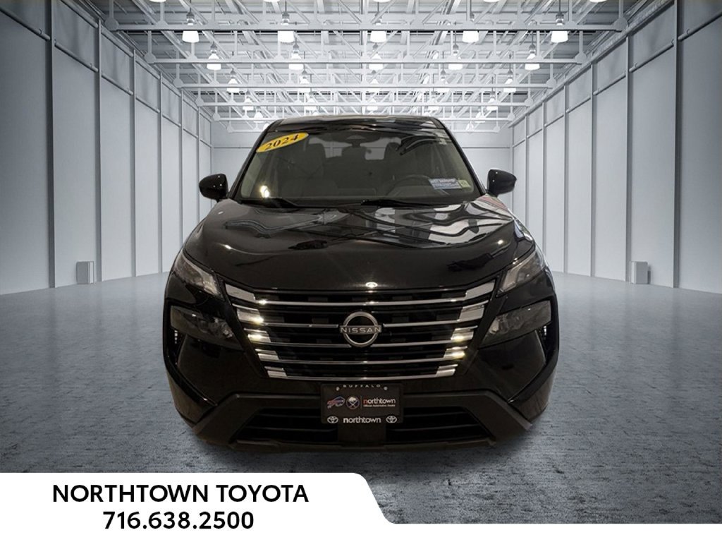 Used 2024 Nissan Rogue SV AWD/4WD image 3