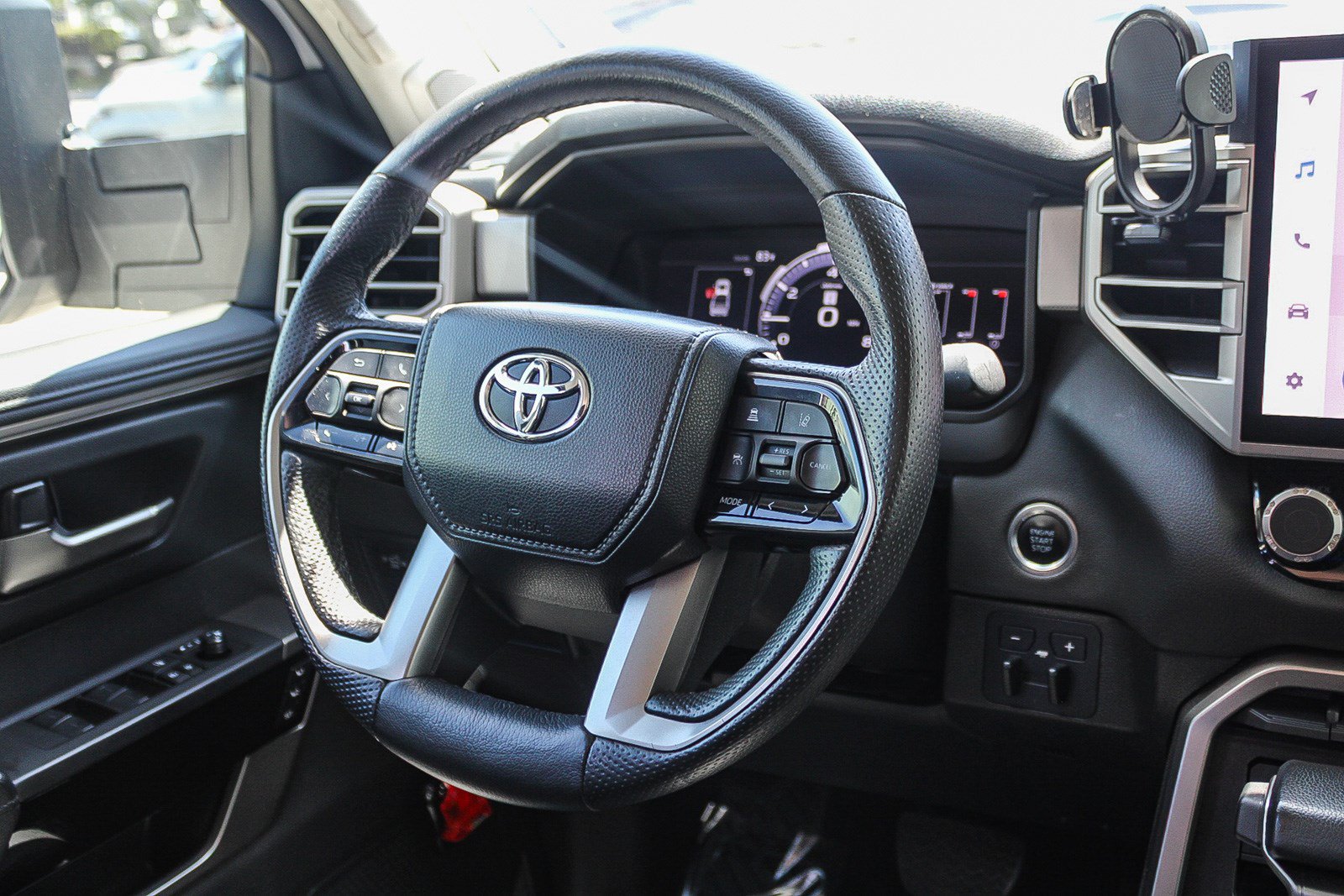 Used 2024 Toyota Tundra Limited AWD/4WD image 17