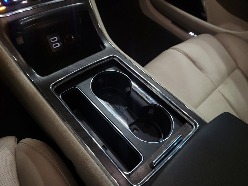 Used 2019 Lincoln Continental Select w/ Continental Climate Package image 26