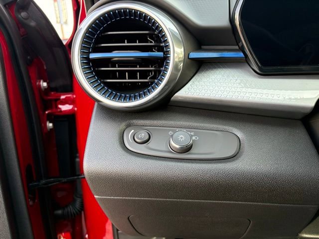 New 2026 Chevrolet Trax LT w/ Sunroof Package FWD image 20