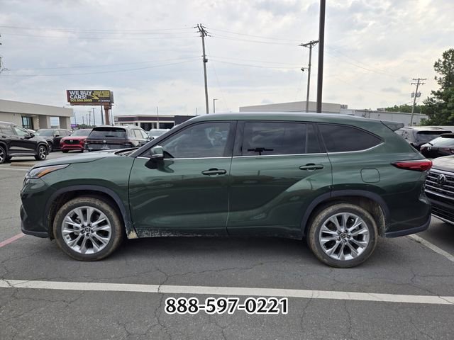 Used 2023 Toyota Highlander Limited FWD image 2