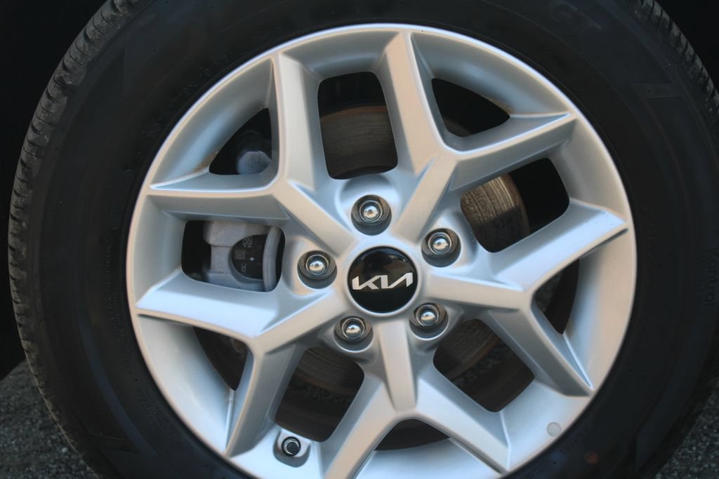 Certified 2025 Kia Soul LX w/ LX Technology Package FWD image 17