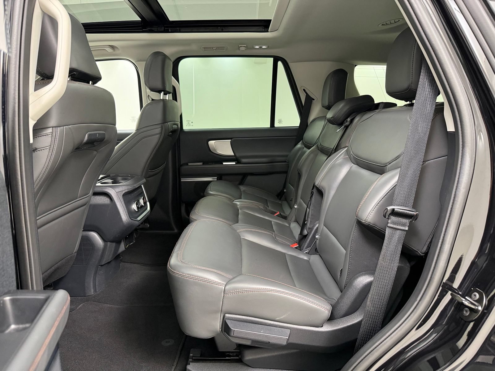 Used 2025 Ford Expedition Active AWD/4WD image 26