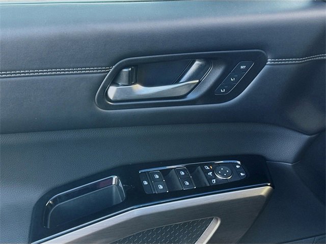 Used 2024 Nissan Pathfinder Platinum w/ Cargo Package image 15