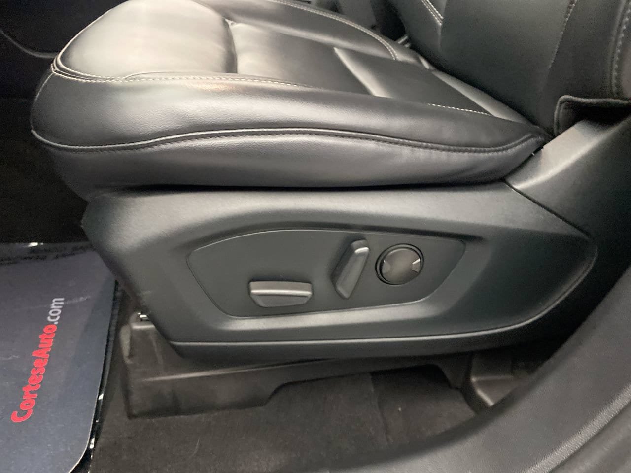 Used 2021 Ford Explorer XLT w/ Equipment Group 202A AWD/4WD image 13