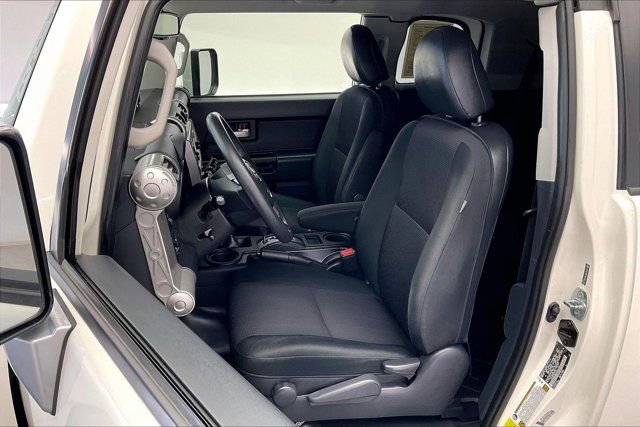 Used 2014 Toyota FJ Cruiser 4WD w/ Convenience Package image 18