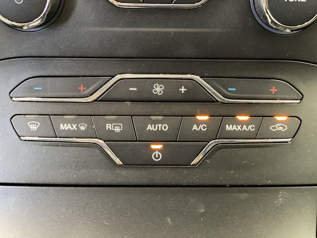 Used 2020 Ford Edge SE AWD/4WD image 21
