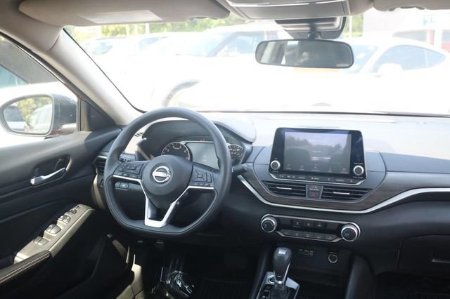 Used 2024 Nissan Altima 2.5 SV FWD image 22