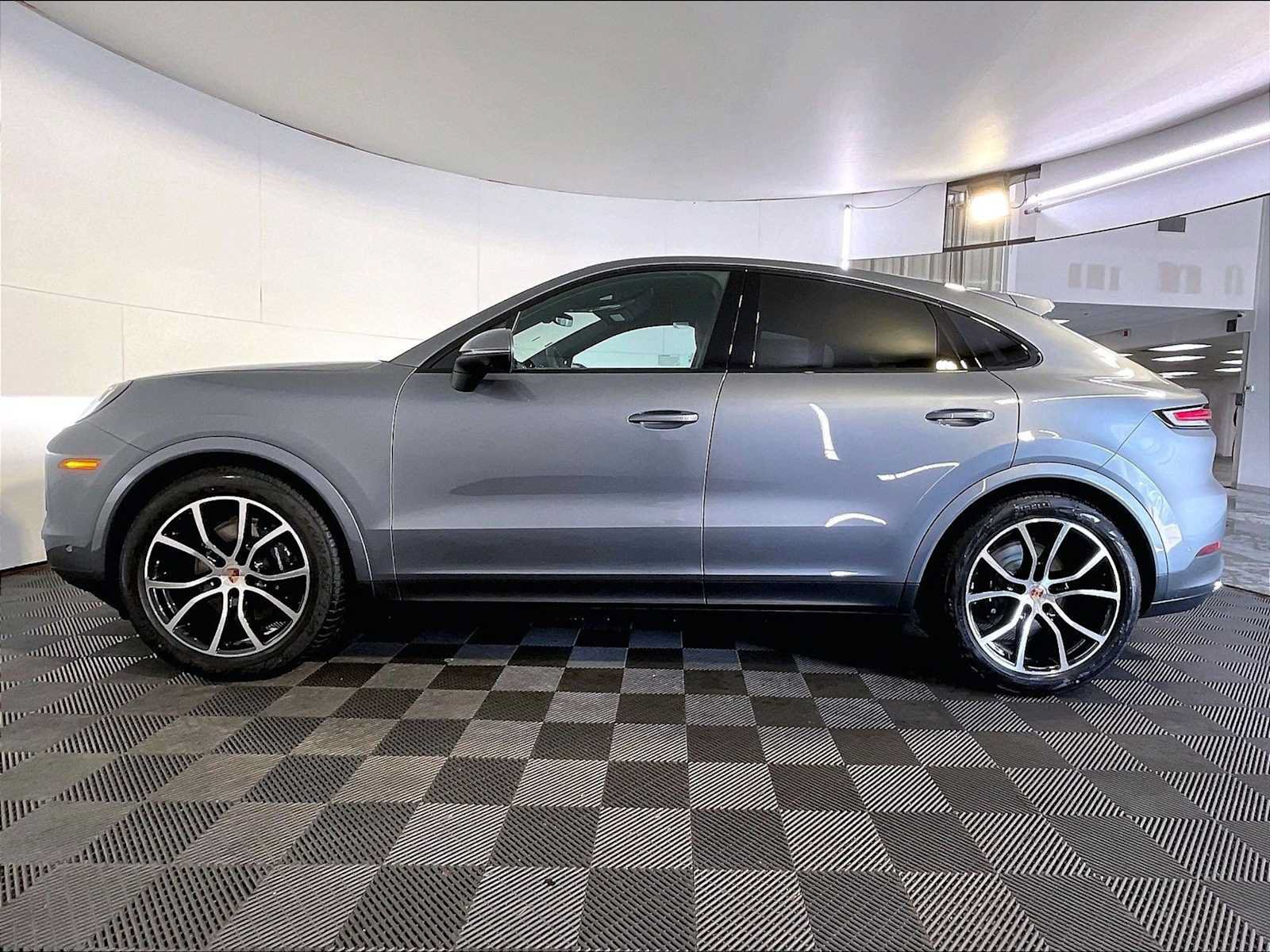 New 2026 Porsche Cayenne Coupe AWD/4WD image 2