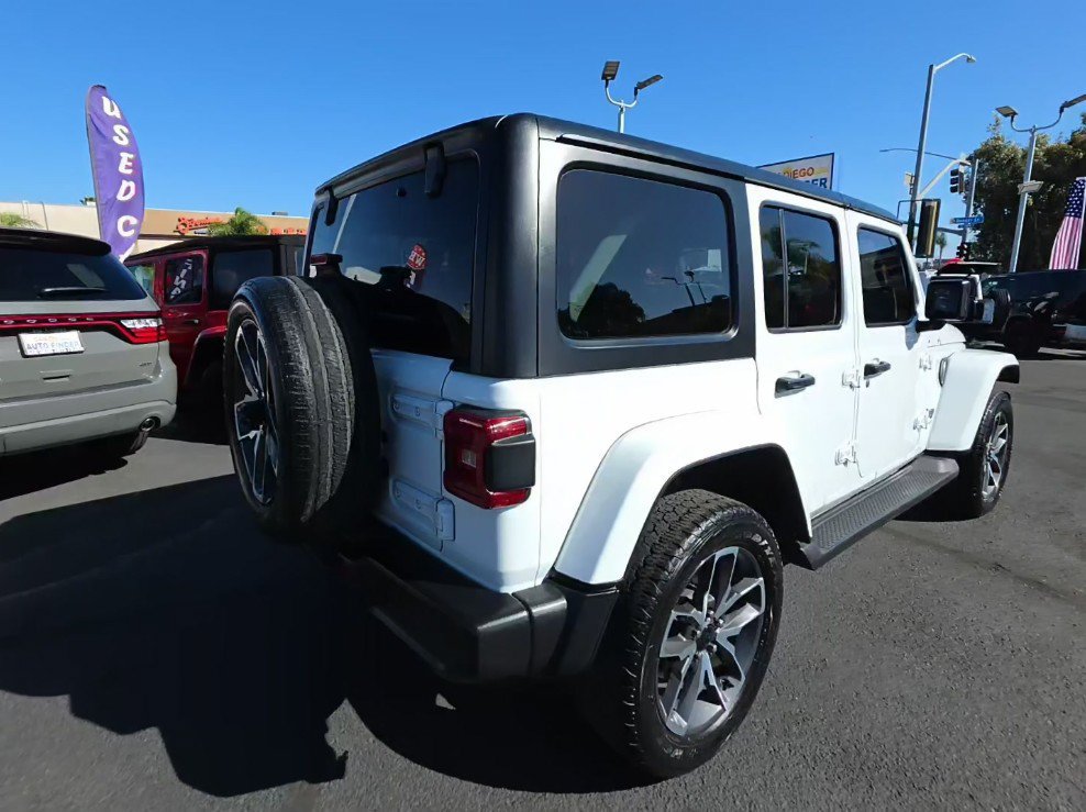 Used 2024 Jeep Wrangler Unlimited w/ Convenience Group AWD/4WD image 2