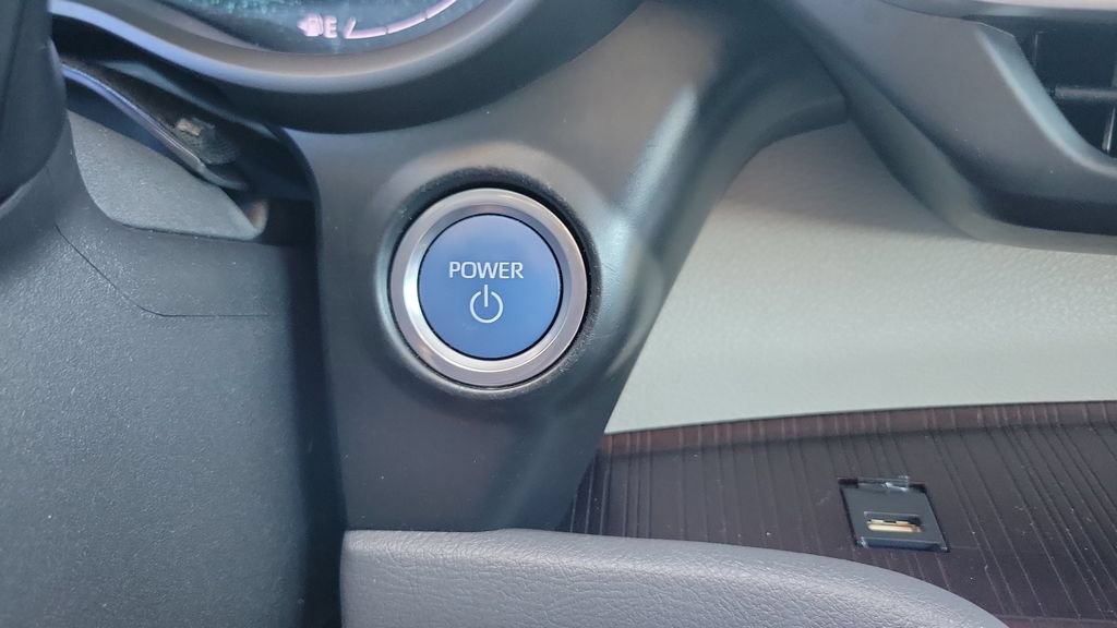 Certified 2021 Toyota Sienna XLE FWD image 26