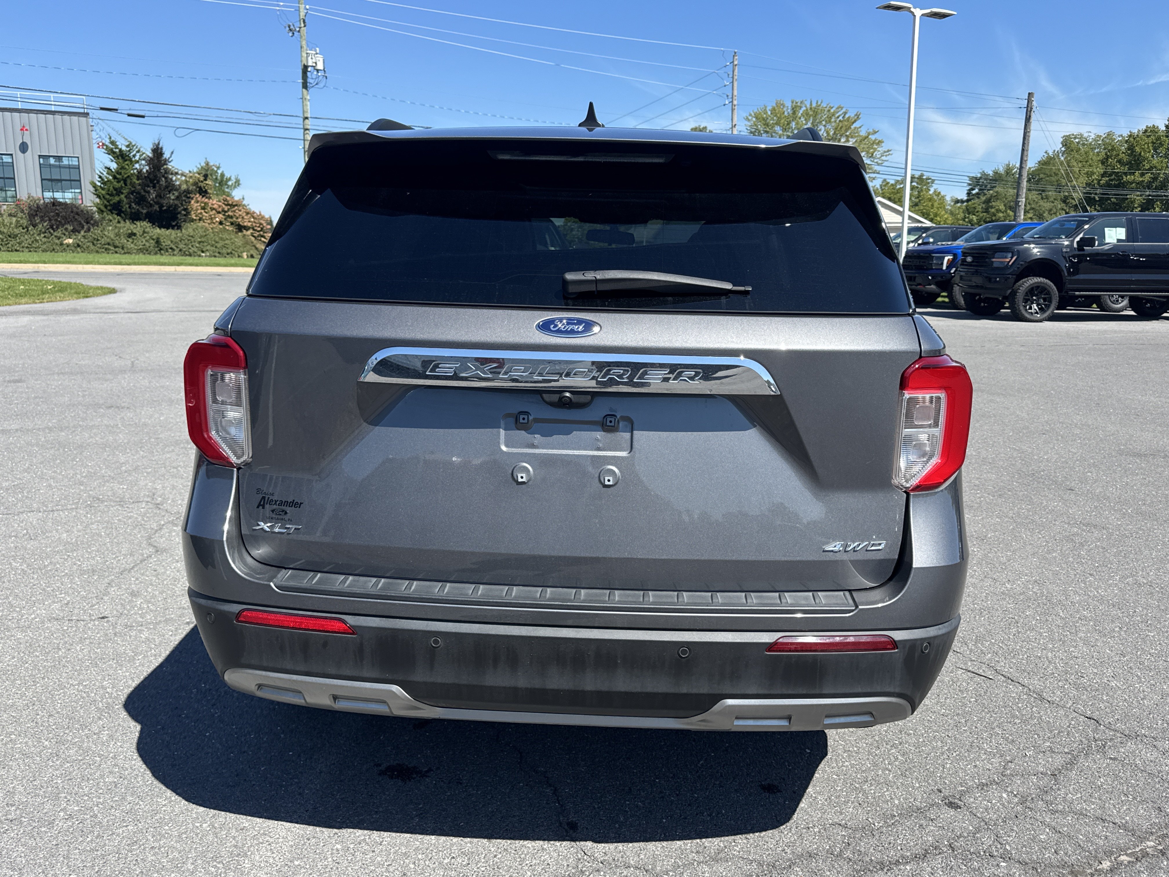 Used 2022 Ford Explorer XLT w/ Equipment Group 202A AWD/4WD image 4
