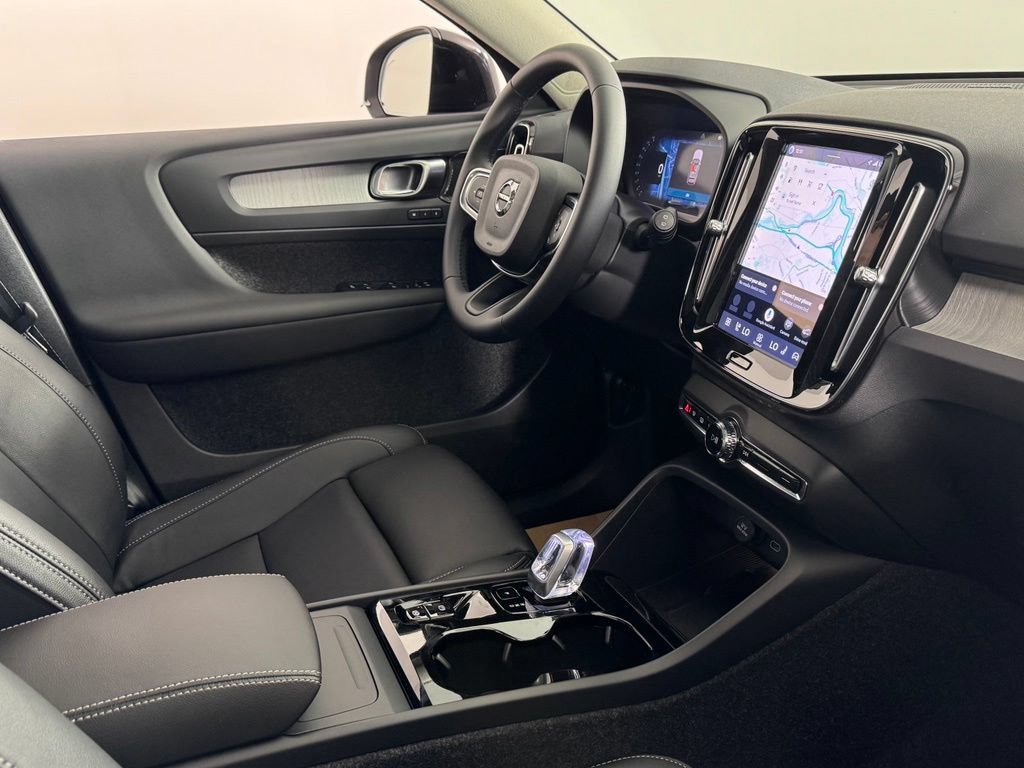 New 2026 Volvo XC40 B5 Ultra w/ Protection Package Premier AWD/4WD image 8