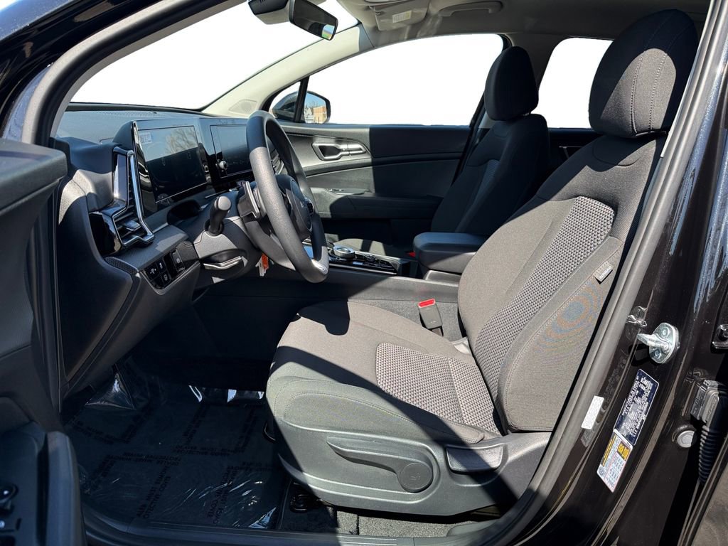 Used 2025 Kia Sportage LX image 11