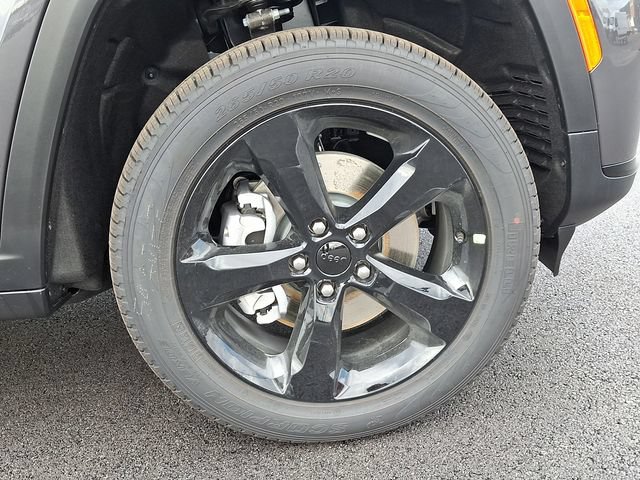 New 2025 Jeep Grand Cherokee L Limited w/ Black Appearance Package AWD/4WD image 12