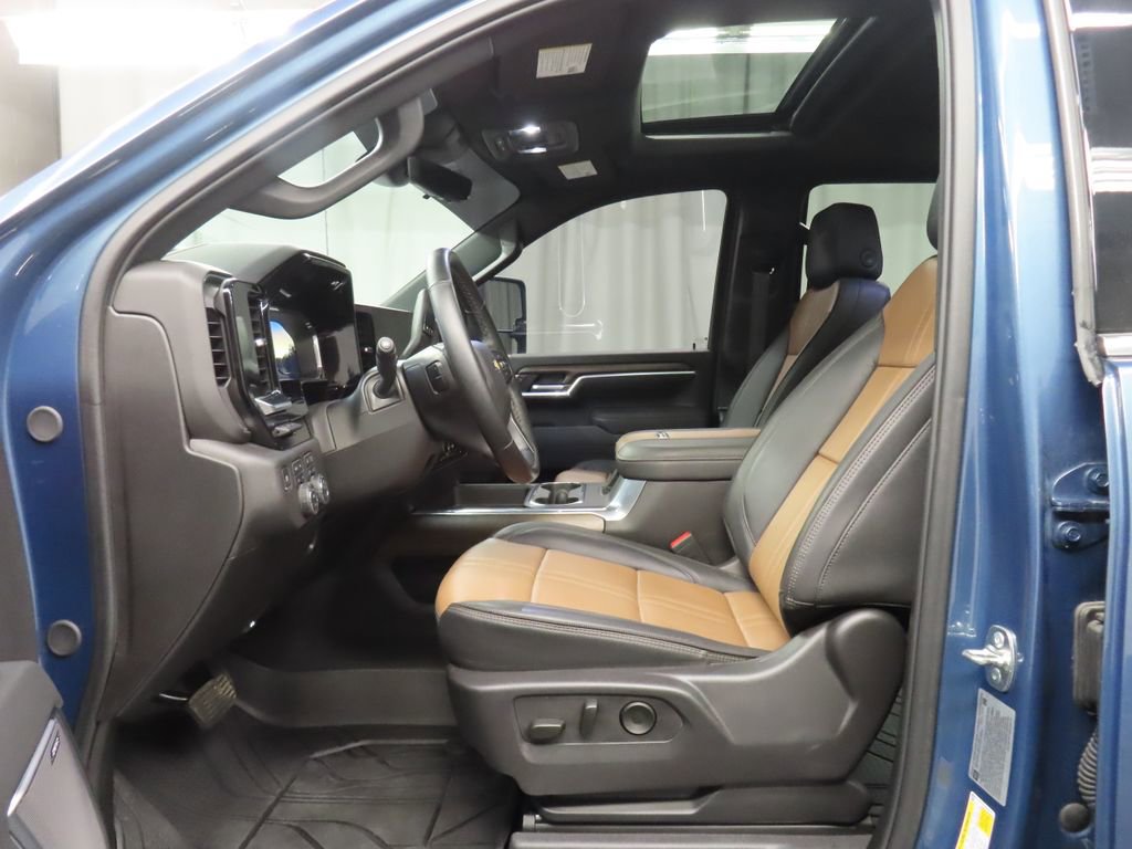 Used 2025 Chevrolet Silverado 3500 High Country w/ High Country Premium Package AWD/4WD image 9