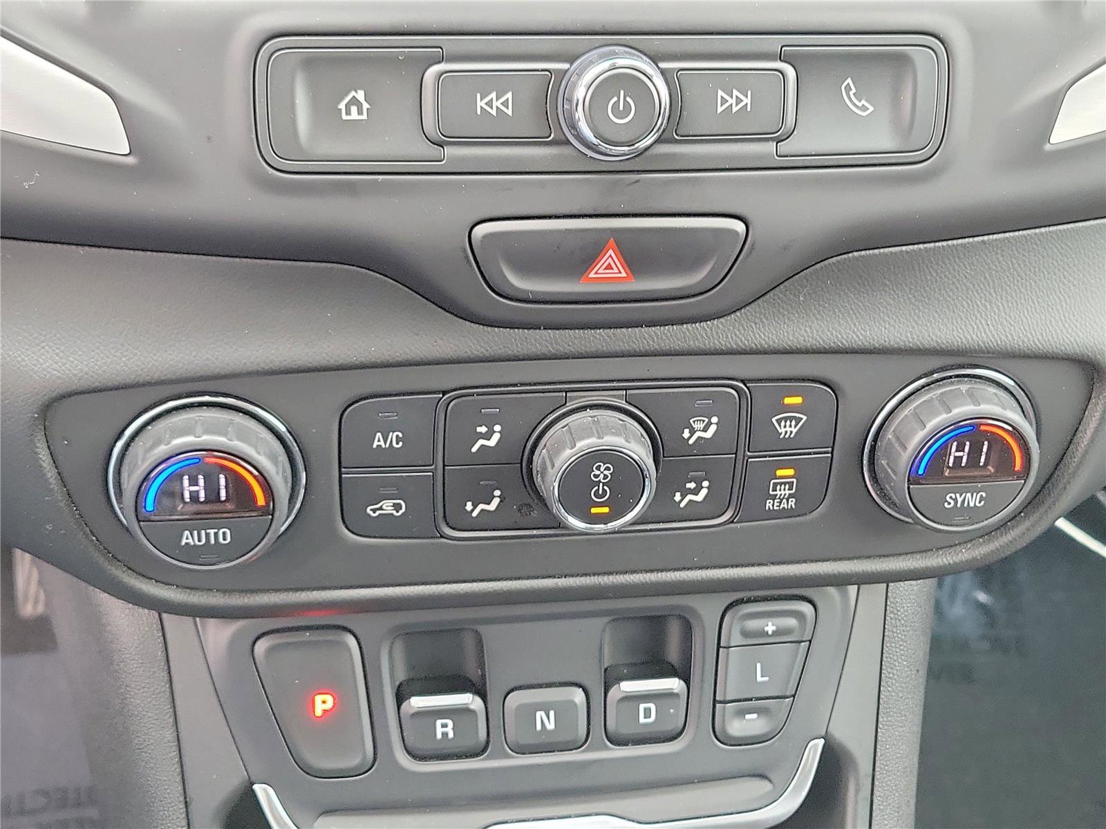 Used 2021 GMC Terrain SLE w/ Driver Convenience Package image 28