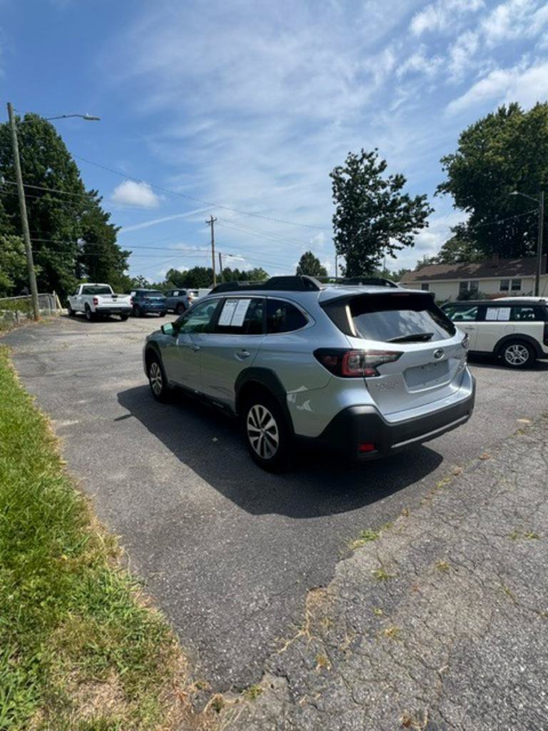 Used 2023 Subaru Outback Premium AWD/4WD image 5