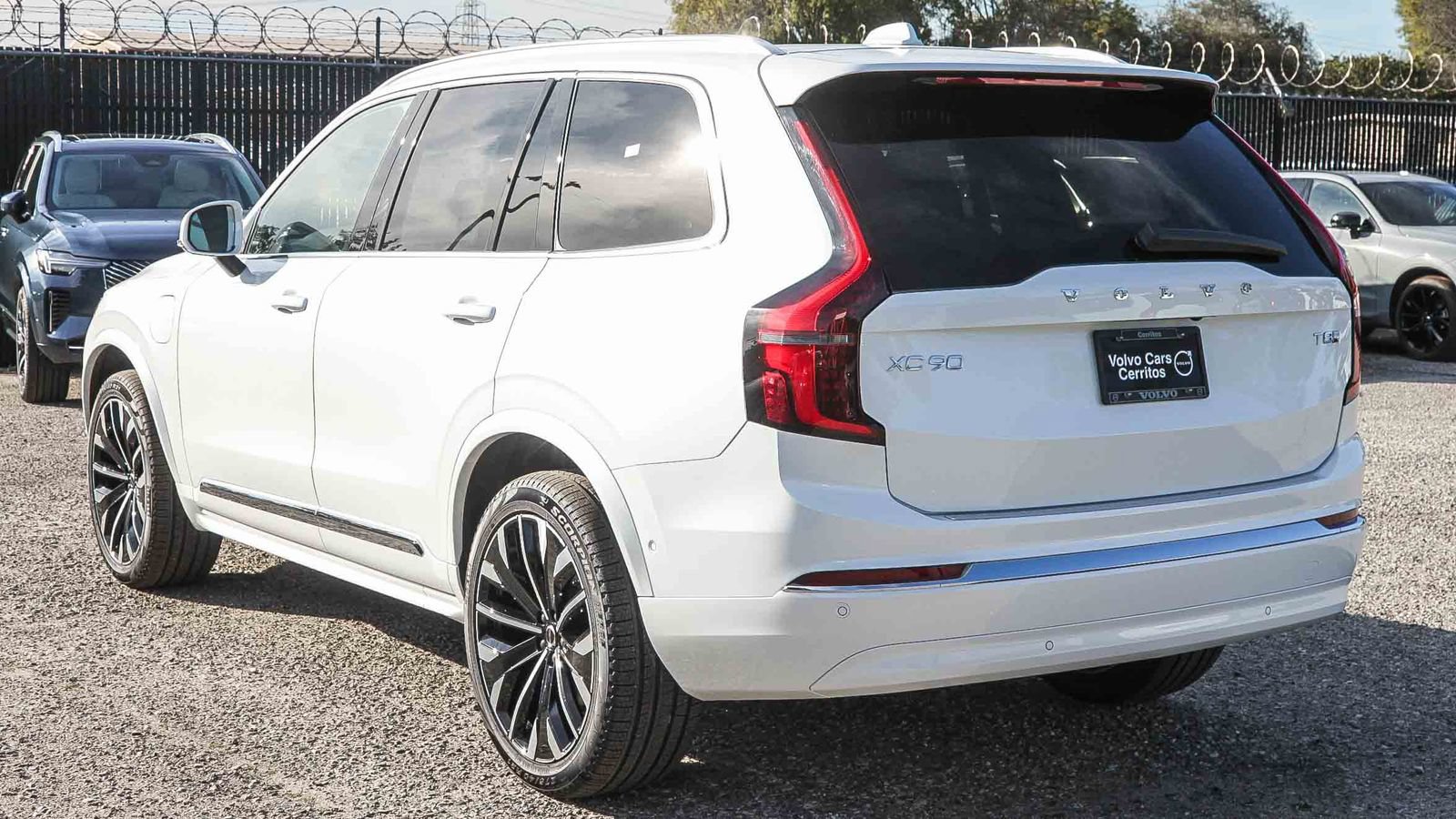 New 2026 Volvo XC90 T8 Plus w/ Protection Package Premier AWD/4WD image 8