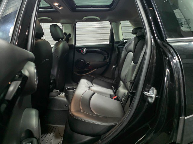 Used 2019 MINI Cooper 4-Door Hardtop image 16