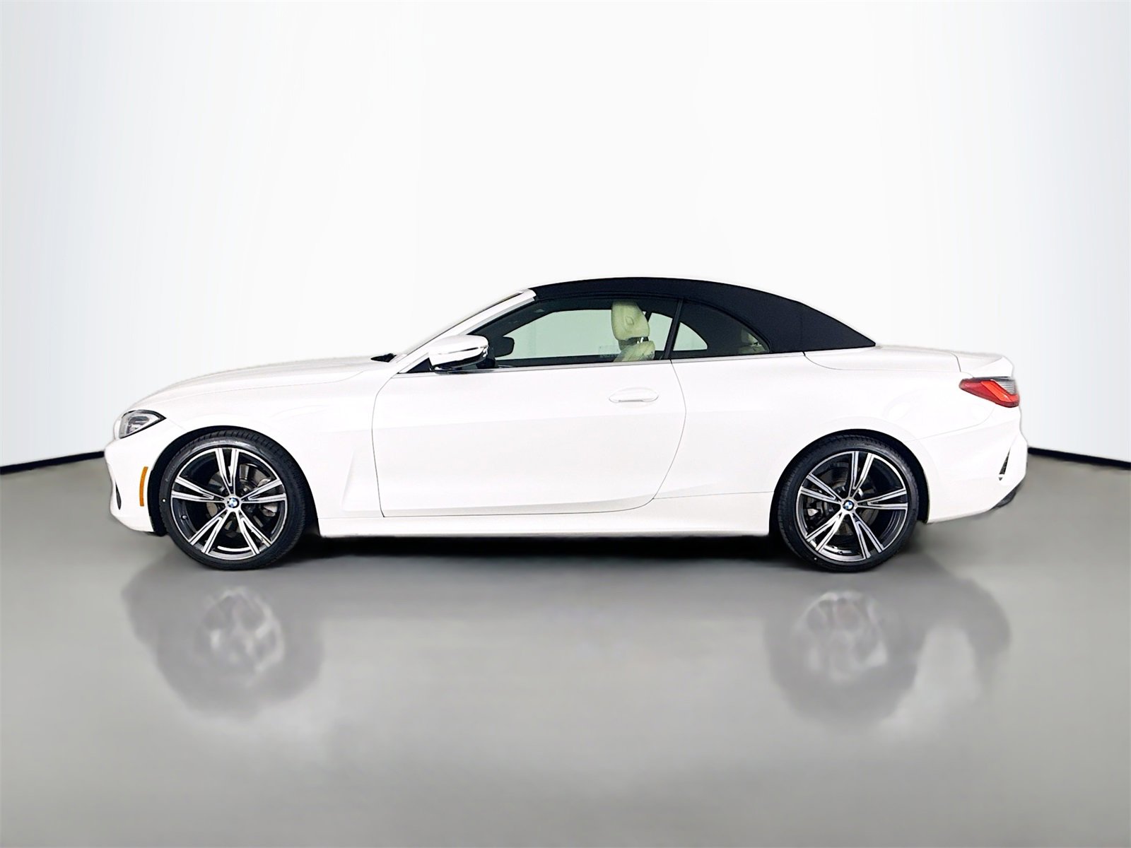 Certified 2023 BMW 430i Convertible w/ Premium Package image 4