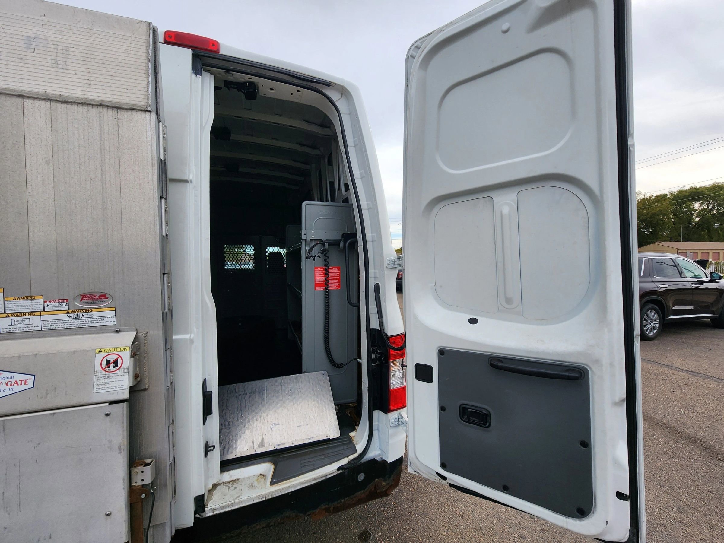 Used 2018 Nissan NV 2500 SV w/ Navigation Package image 8