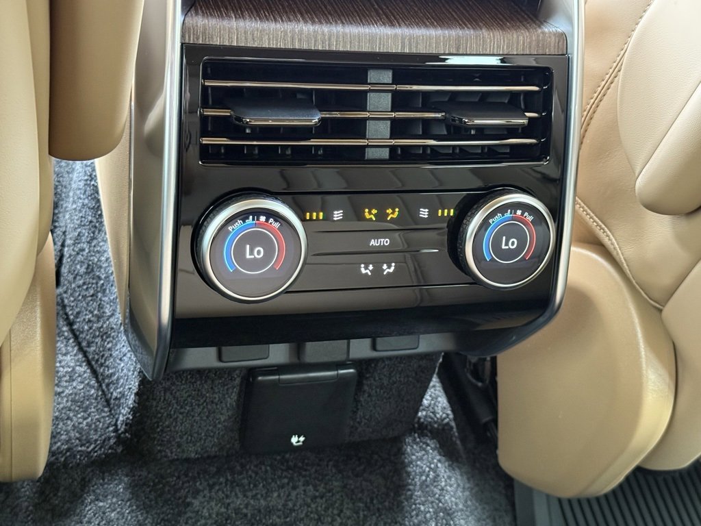 New 2025 Land Rover Range Rover SE image 34