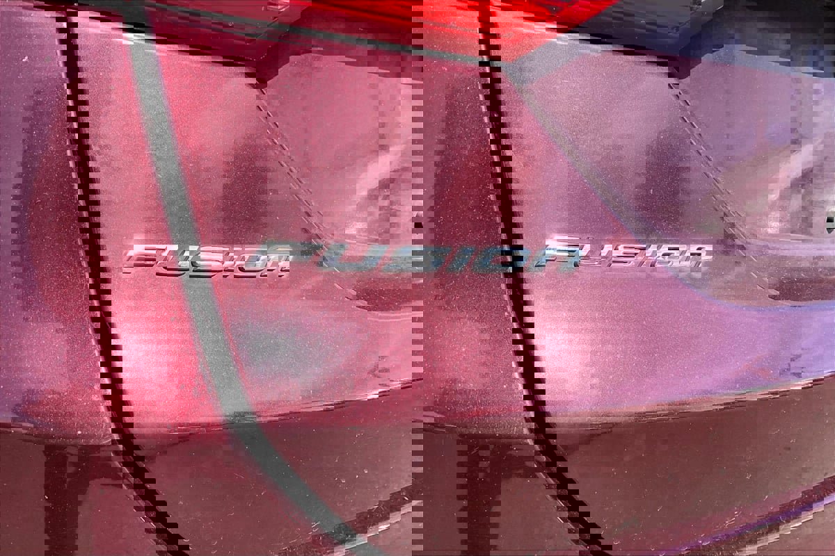 Used 2017 Ford Fusion SE w/ Equipment Group 201A image 8