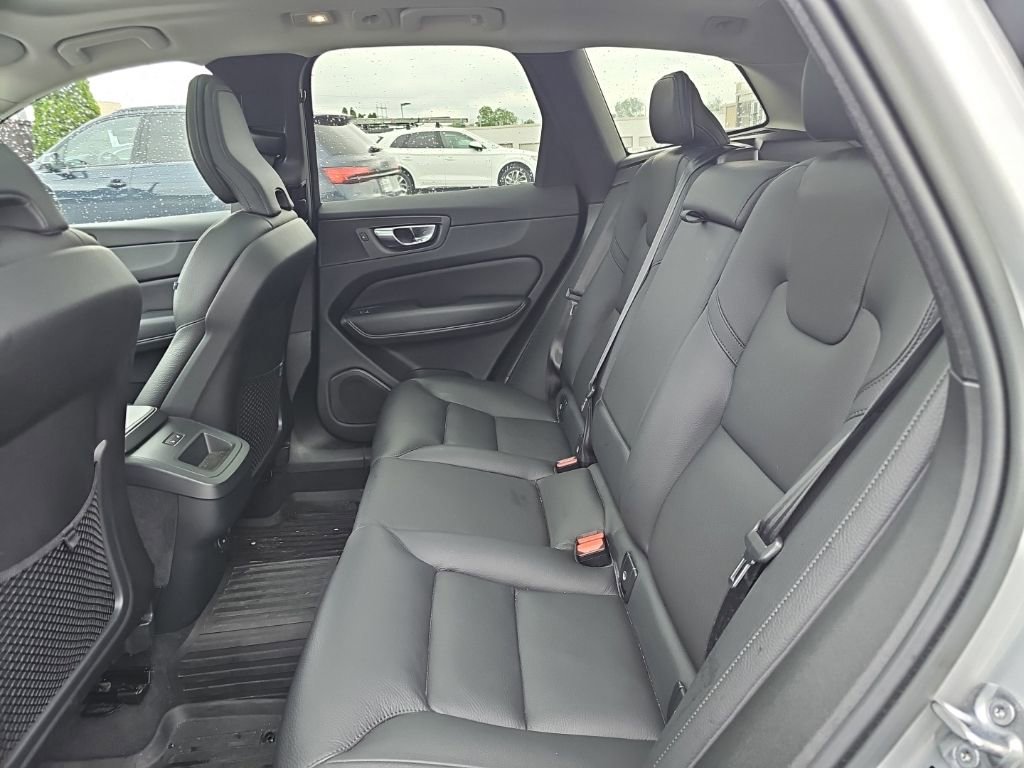 Used 2023 Volvo XC60 B5 Plus w/ Climate Package AWD/4WD image 12
