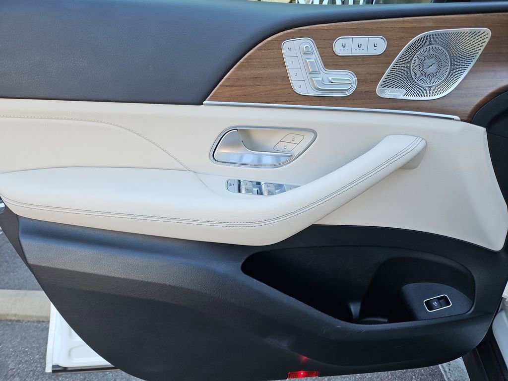 Used 2024 Mercedes-Benz GLS 450 4MATIC image 27
