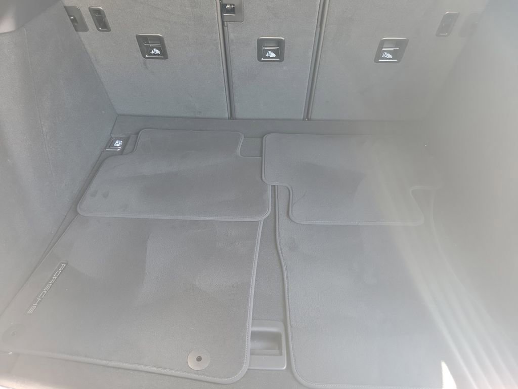 Certified 2025 Porsche Macan image 17