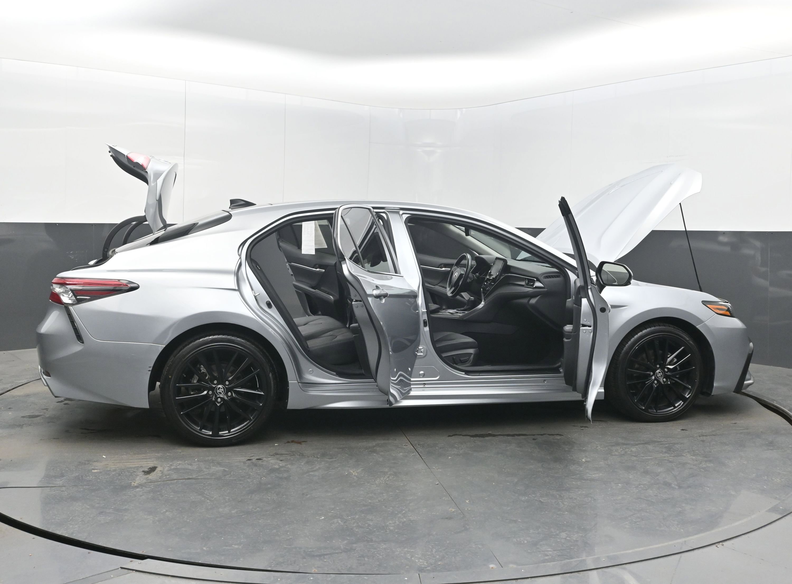 Used 2021 Toyota Camry XSE image 46