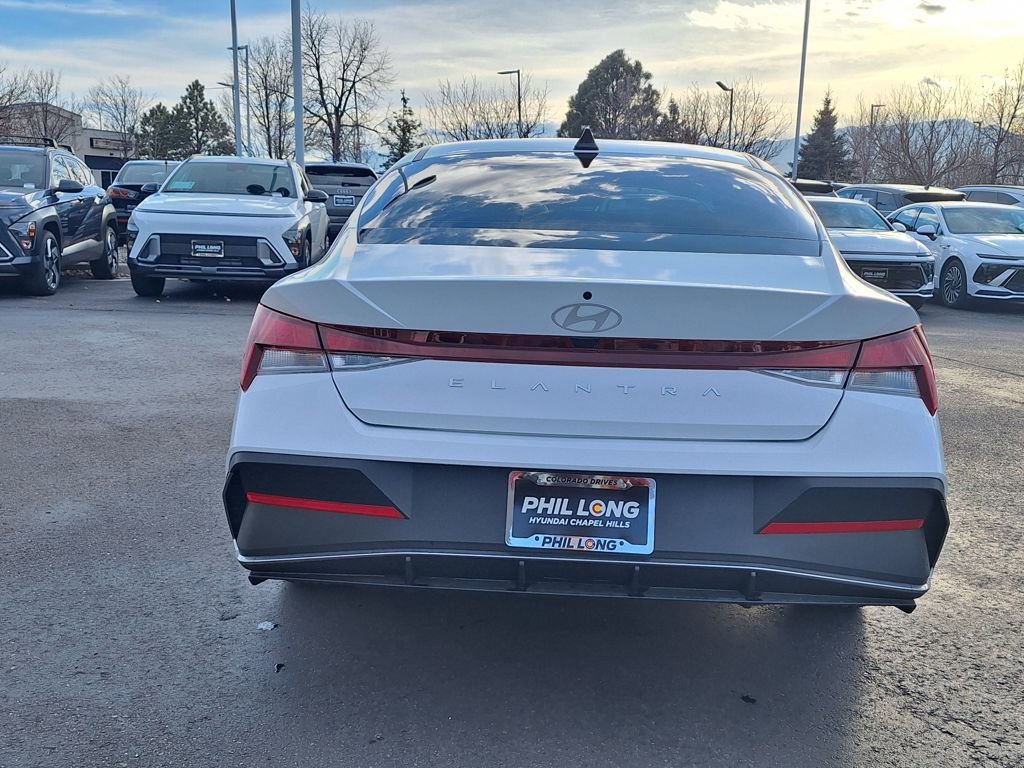 Certified 2025 Hyundai Elantra SE image 4