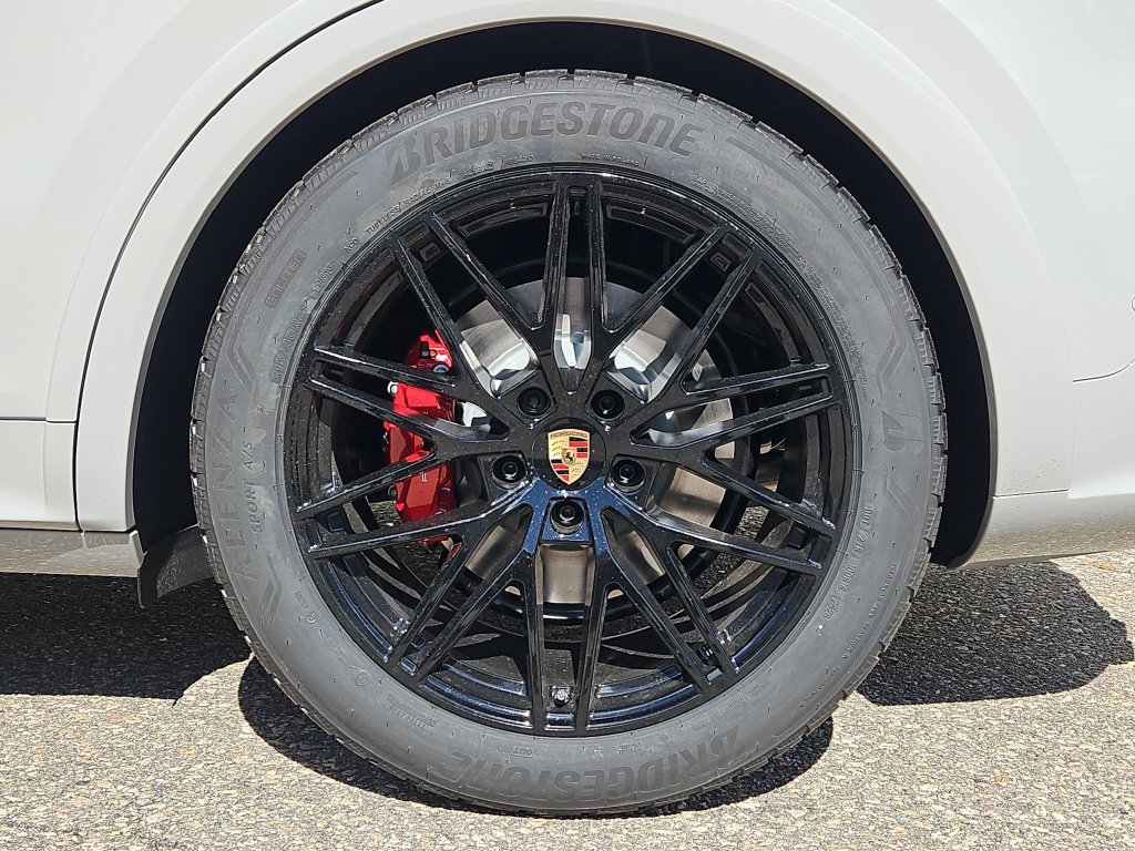 New 2026 Porsche Cayenne GTS AWD/4WD image 8