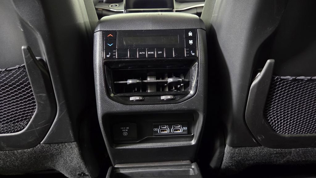 Used 2023 Jeep Grand Cherokee L Limited w/ Black Appearance Package AWD/4WD image 35