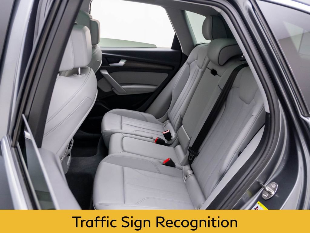 Used 2024 Audi Q5 e Premium Plus w/ Premium Plus Package image 18