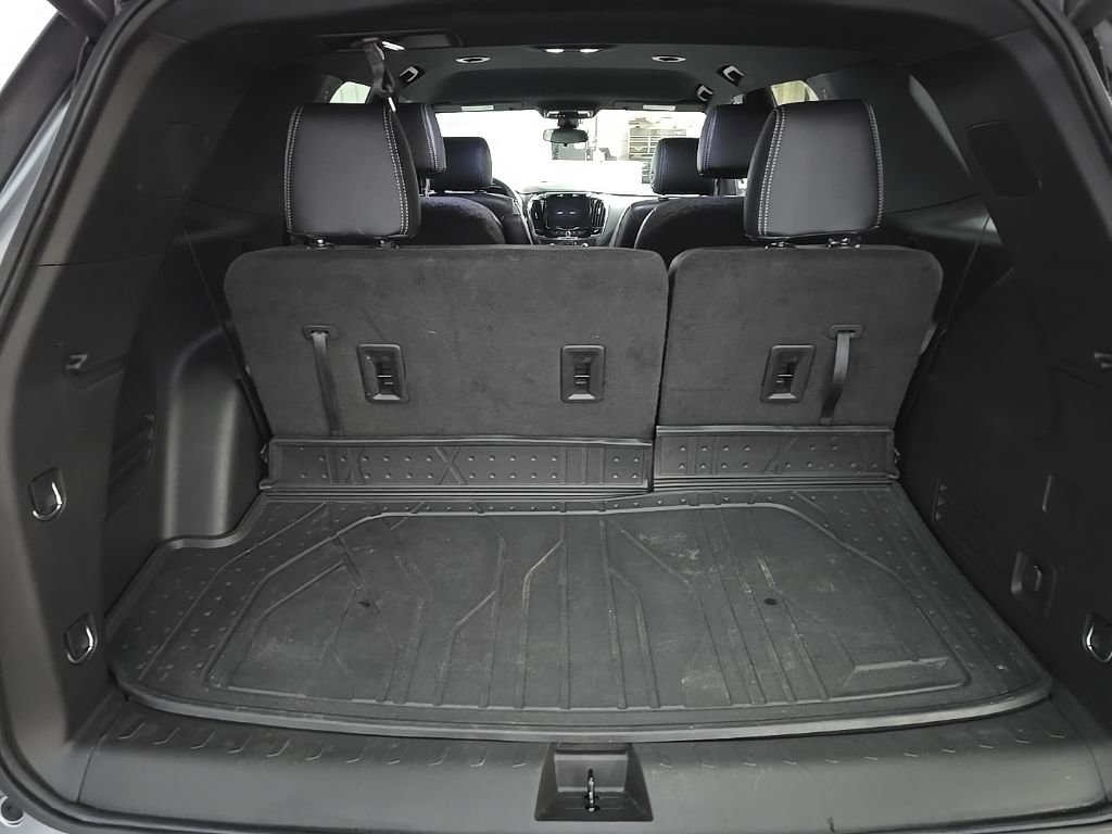 Used 2023 Chevrolet Traverse LT image 11