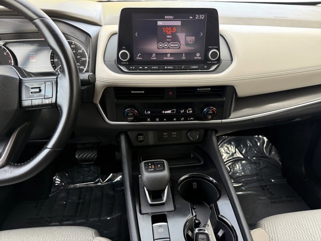 Used 2025 Nissan Rogue SV image 15