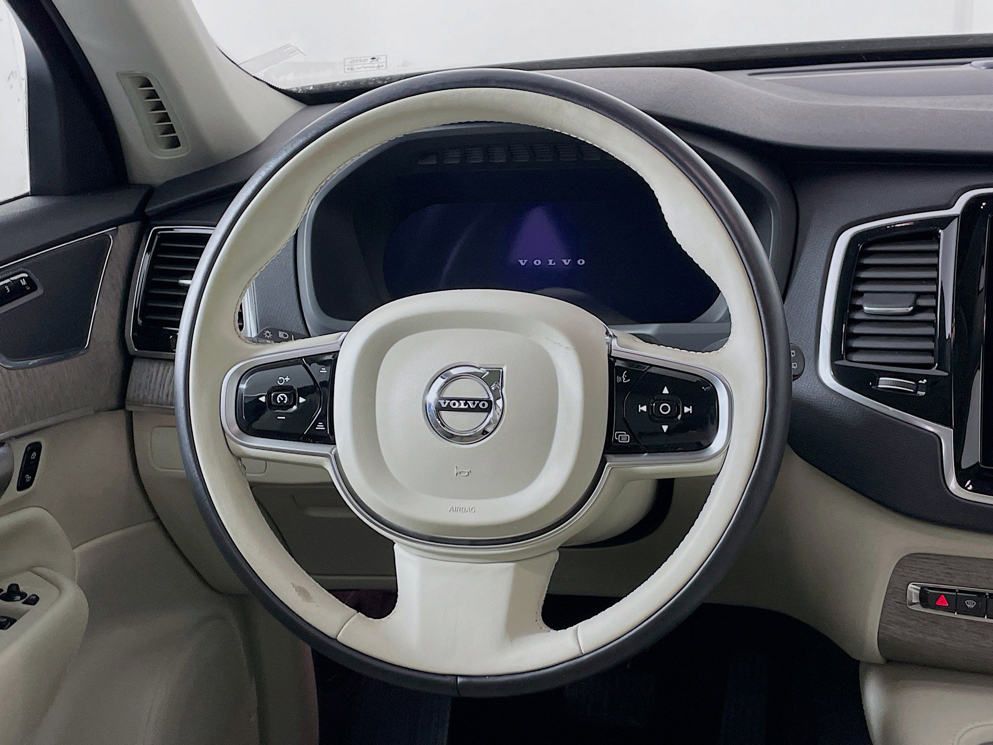 Used 2024 Volvo XC90 B5 Plus image 18