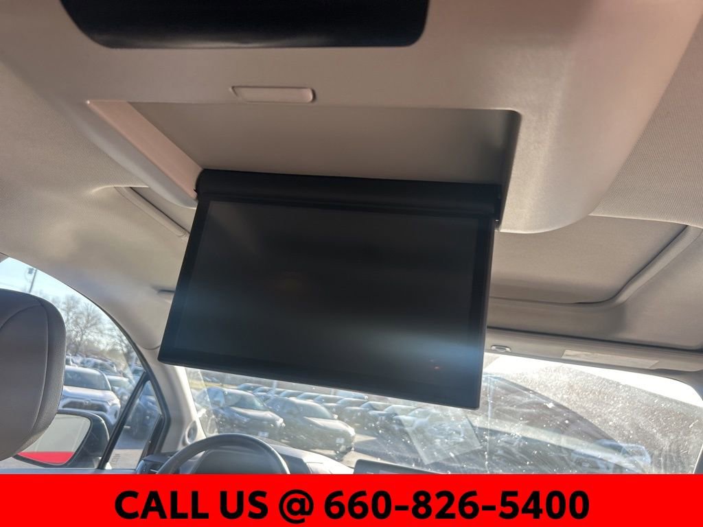 Used 2022 Toyota Sienna Limited image 9