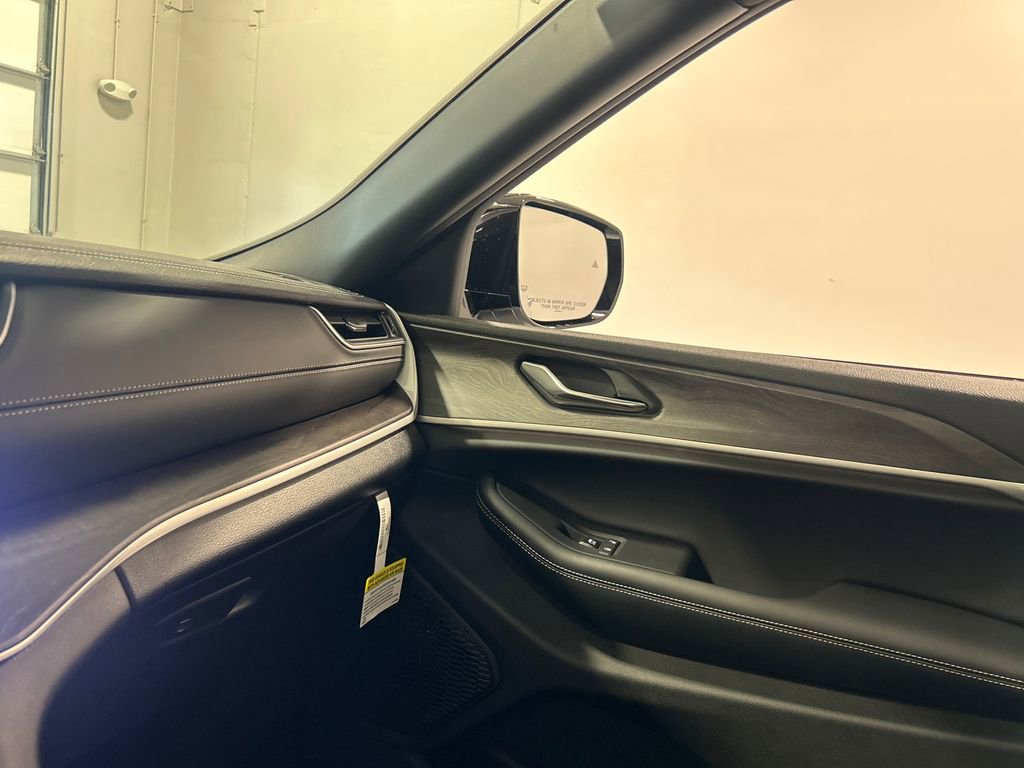 New 2025 Jeep Grand Cherokee Limited image 25