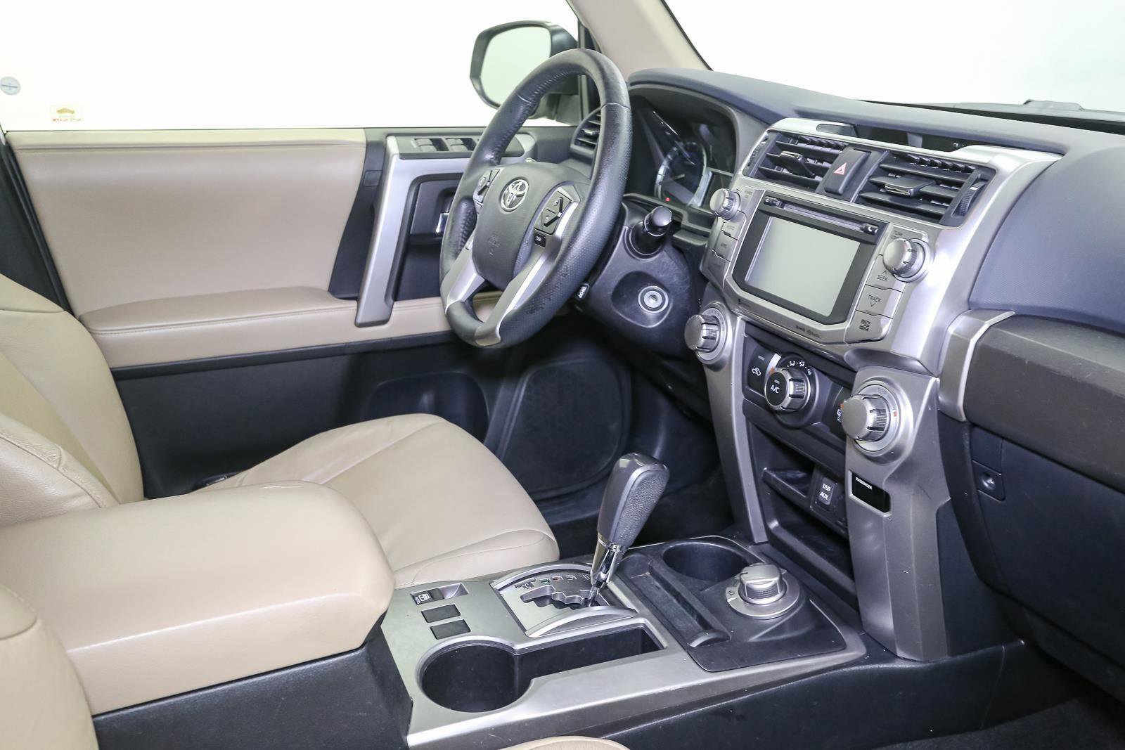 Used 2017 Toyota 4Runner SR5 AWD/4WD image 17
