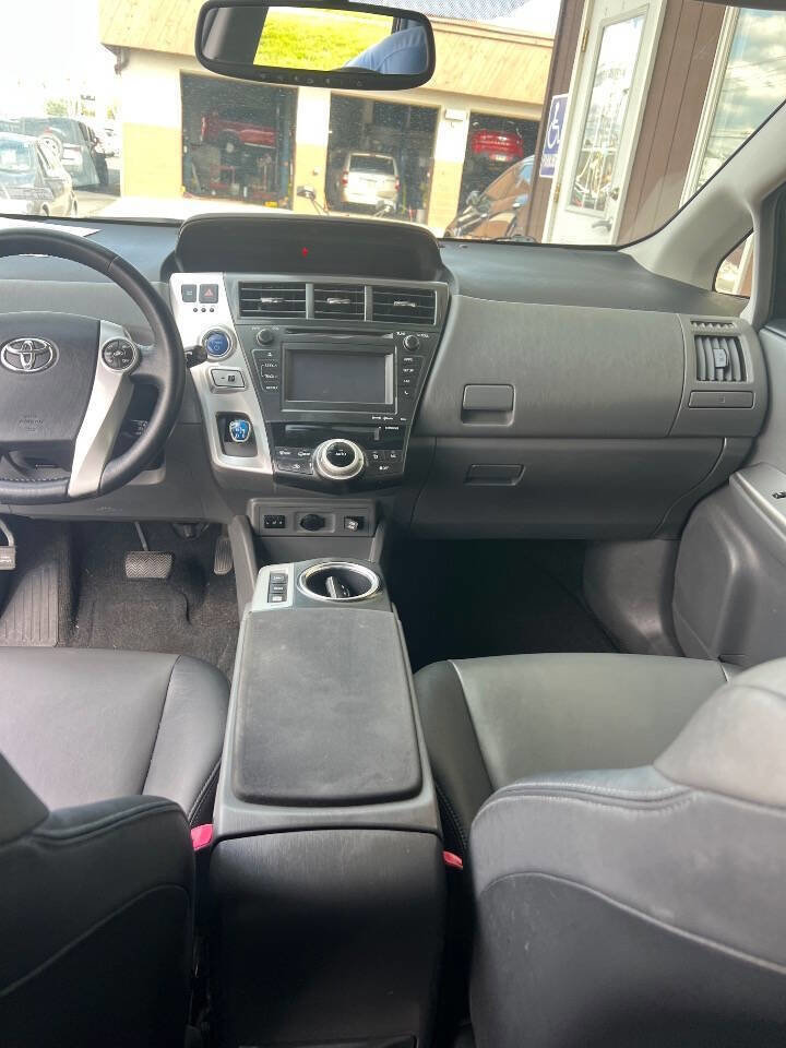 Used 2013 Toyota Prius V Five image 9