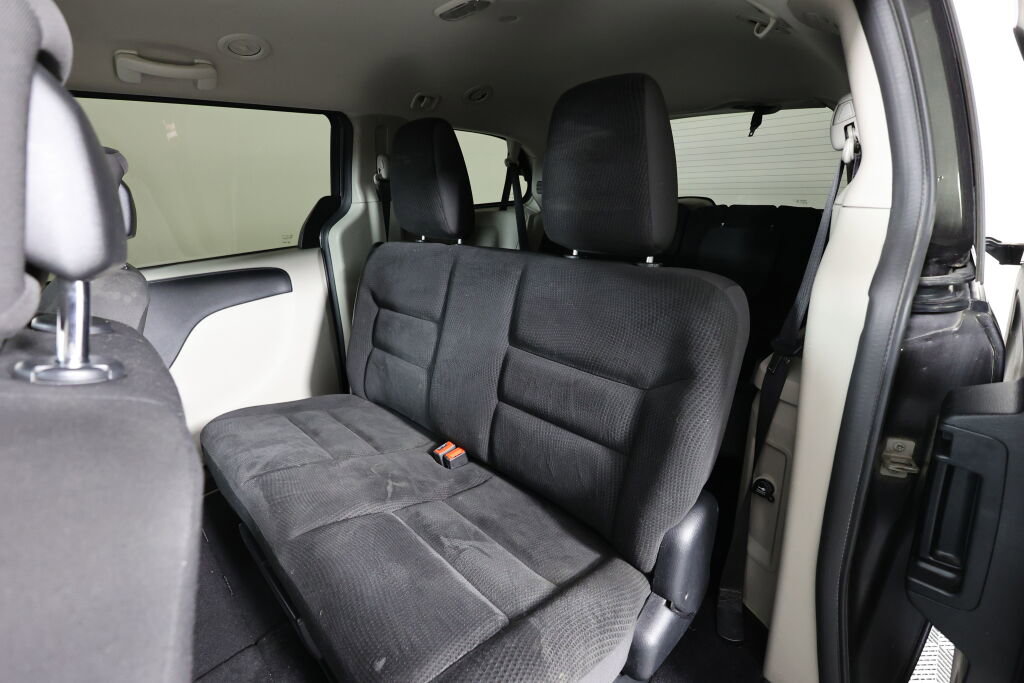 Used 2017 Dodge Grand Caravan SE image 15